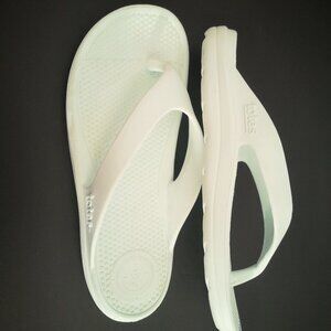 2 / $30.00 - Totes Every Wear Ladies Size 7 Mint Green Thong Flip Flop Sandals